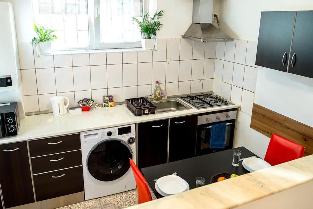 Cosy One Bedroom Flat With Free Parking & Wifi Cluj-Napoca Exterior foto